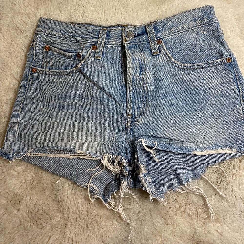 Levi’s 501 Shorts - Size 26 - Picture 3 of 6